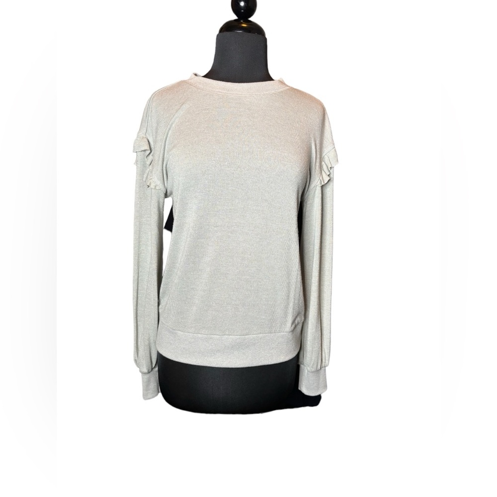 Tahari sweatshirt Excellent used condition, soft. 18” ptp 13” pot to bottom.